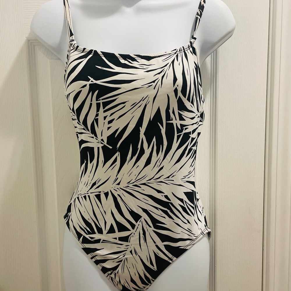 JAG flattering sz Small one-piece